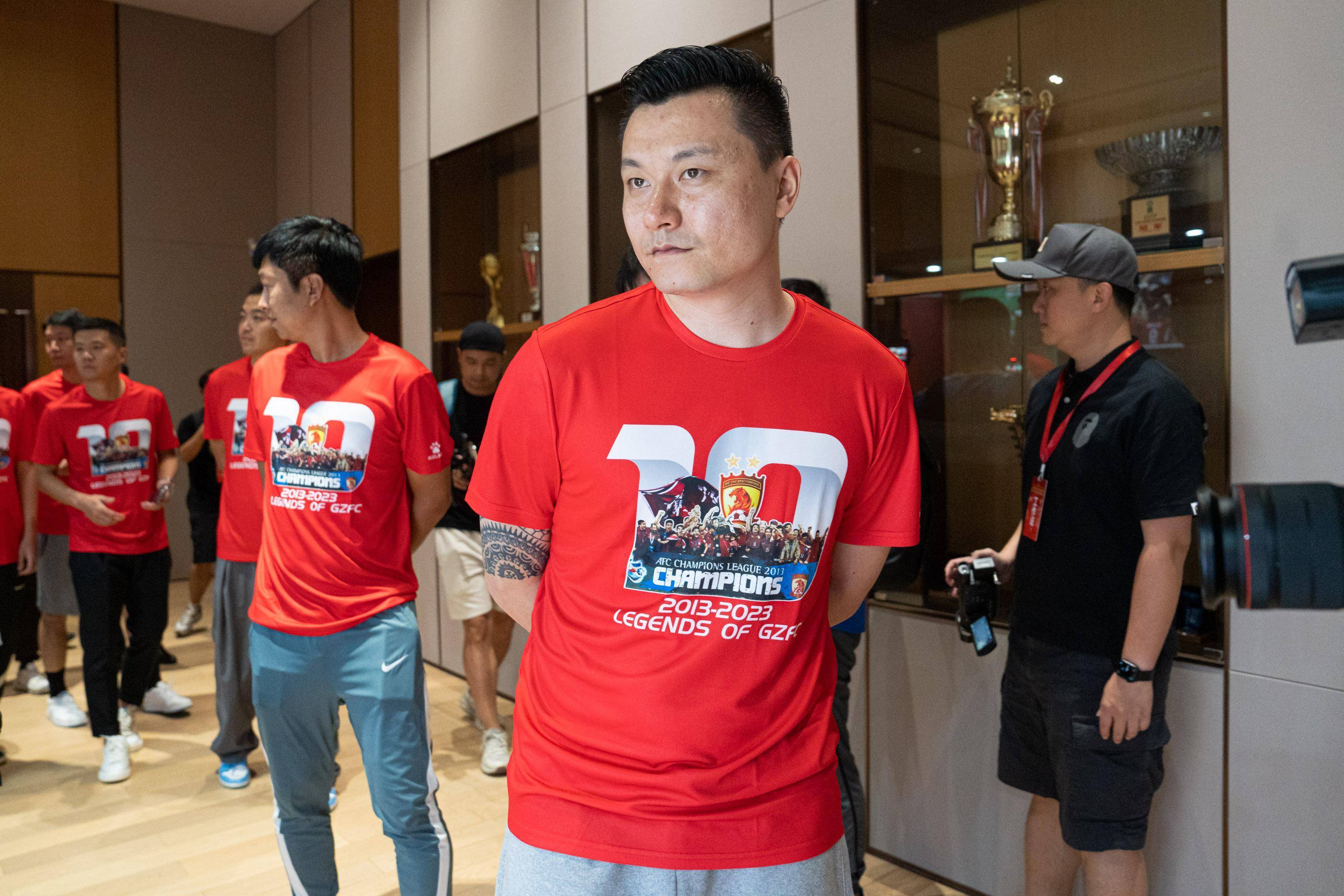 包含冲刺阶段广州队扳平良机——亚冠节点到来;悬念犹存;更衣室氛围转暖的词条 包含冲刺阶段广州队扳平良机——亚冠节点到来;悬念犹存;更衣室氛围转暖的词条