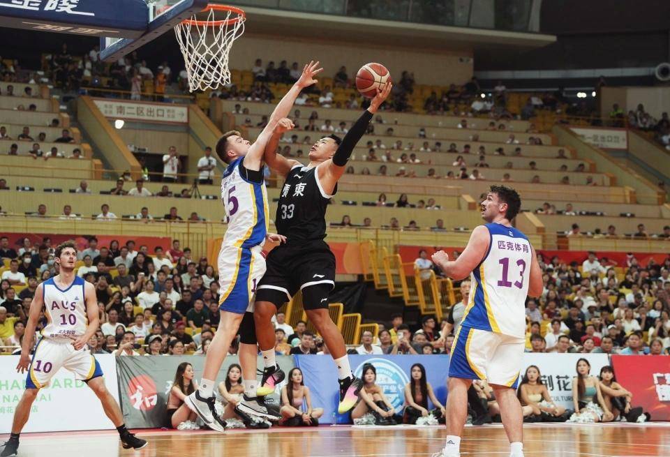 转折点深圳男篮远射贴柱；NBA常规赛赛前攻防权衡；球迷炸锅；阵容厚度经受考验的简单介绍